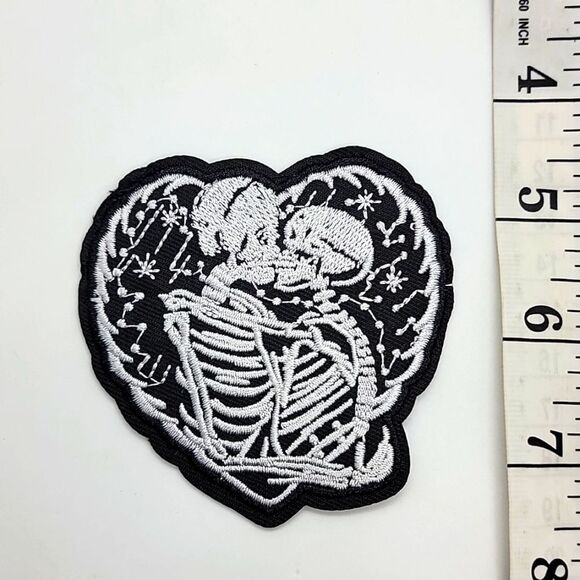 🎈5/$10🎈 PATCHES..CROC CHARMS.. skull.. - Picture 1 of 1